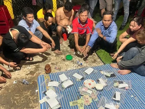 Bắt 14 đối tượng đánh bạc trong đám tang