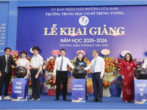 Phó Chủ tịch UBND TP Hà Nội Trương Việt Dũng dự lễ khai giảng trường THCS Trưng Vương