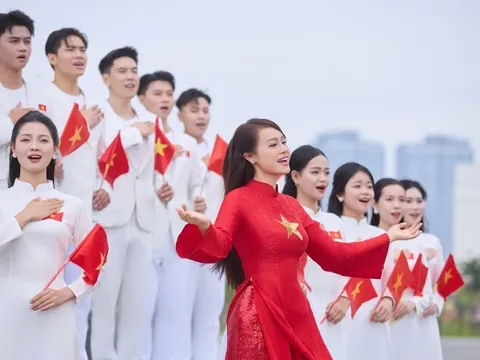 Những hình ảnh diễu binh mãn nhãn trong MV “Chung nhịp tự hào” của Huyền Anh Yoko