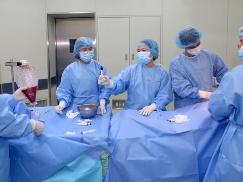 Lần đầu ghép tủy thành công cho trẻ từ nguồn tủy mẹ ruột có bất đồng nhóm máu