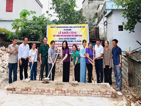 Xã Vân Đình khởi công xây dựng nhà đại đoàn kết cho bà Nguyễn Thị Mừng