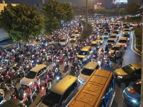 Kẹt xe nghiêm trọng gần cầu Bình Triệu: Sở Xây dựng Tp.HCM đưa loạt giải pháp khẩn cấp