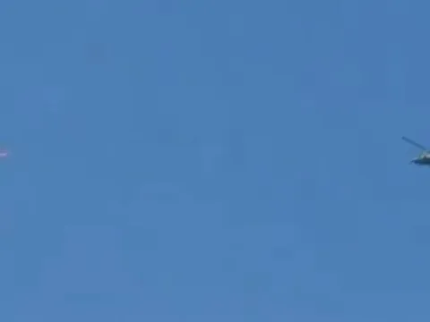 Trực thăng Mi-8 Ukraine truy sát Shahed Nga trên bầu trời