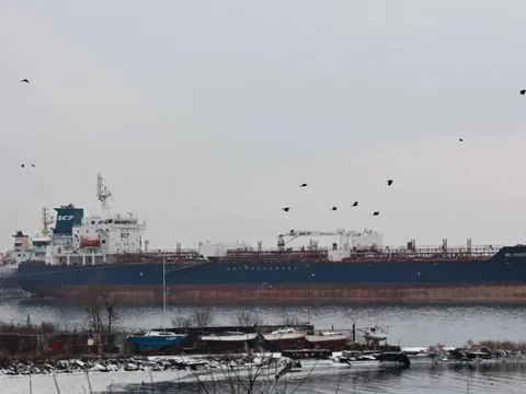 Mỹ muốn G7 gia tăng áp lực lên “khách quen” của dầu Nga