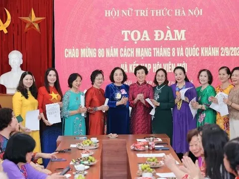 Nữ trí thức Hà Nội khẳng định vai trò trong xây dựng xã hội tri thức