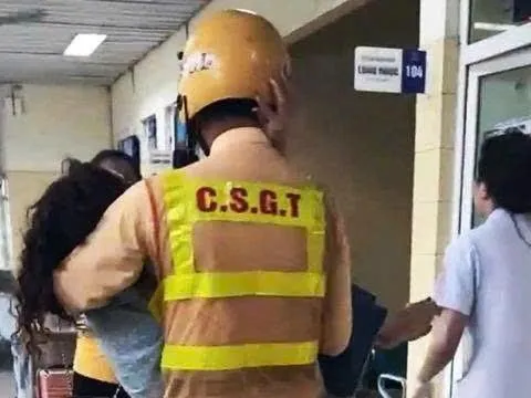 Hà Nội: CSGT mở đường 8 km, đưa người phụ nữ gặp nạn vào viện kịp thời