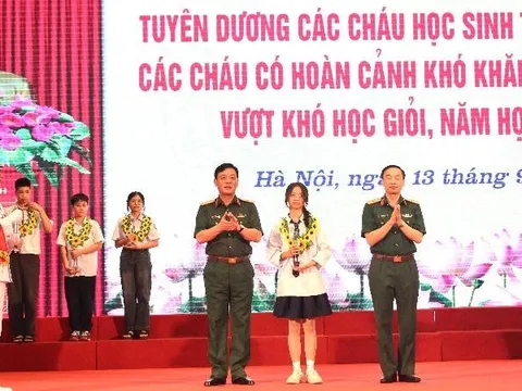 Bộ Tư lệnh Thủ đô: Gặp mặt, tuyên dương học sinh tiêu biểu, xuất sắc năm học 2024-2025