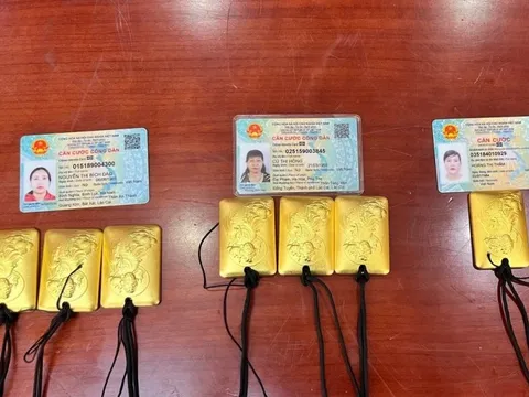 Bắt 4 đối tượng vận chuyển vàng trái phép từ Trung Quốc về Việt Nam