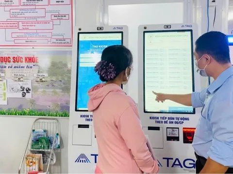 Vĩnh Long tăng tốc số hóa y tế, hướng tới 80% dân số có Sổ sức khỏe điện tử vào năm 2025