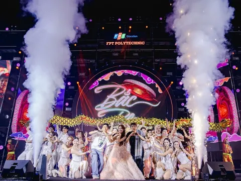 Hoà Minzy xinh như công chúa, RHYDER cực “cháy” và loạt nghệ sĩ khuấy đảo sân khấu sinh viên Đà Nẵng