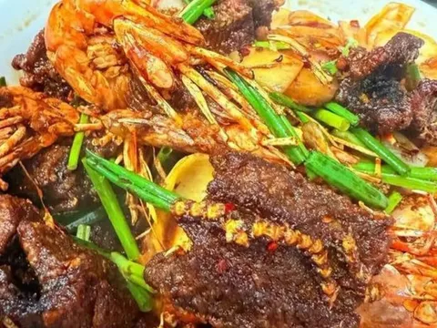 Quán ăn gây bức xúc vì "chặt chém" hơn 8 triệu đồng cho 1 bát mì