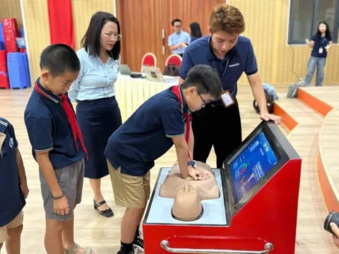 Trang bị kỹ năng hồi sinh tim phổi (CPR) cho học sinh