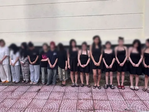 Triệt xóa tụ điểm mại dâm bên trong quán karaoke