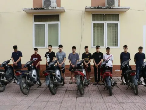 Bắt nhóm thanh thiếu niên cầm hung khí đánh nhau ở khu đô thị