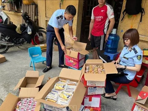 Hà Nội thu giữ nhiều bánh trung thu, đồ chơi nhập lậu
