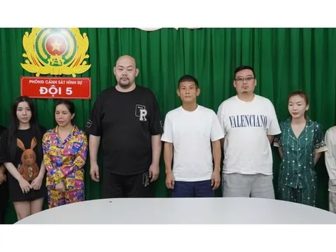 Khởi tố chủ nhà hàng chuyên tuyển tiếp viên nữ có ngoại hình đẹp, sẵn sàng chiều khách "tới bến"