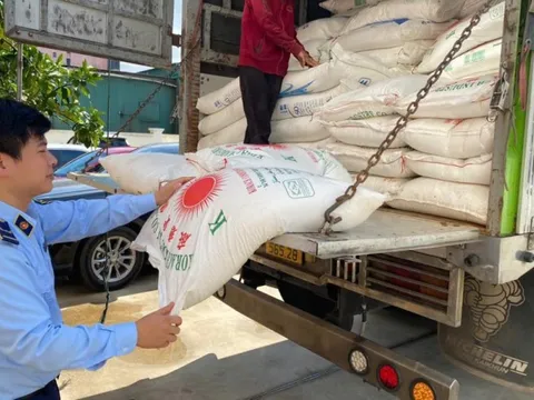 Nghệ An: Phát hiện, tạm giữ 3 tấn đường cát nhập lậu