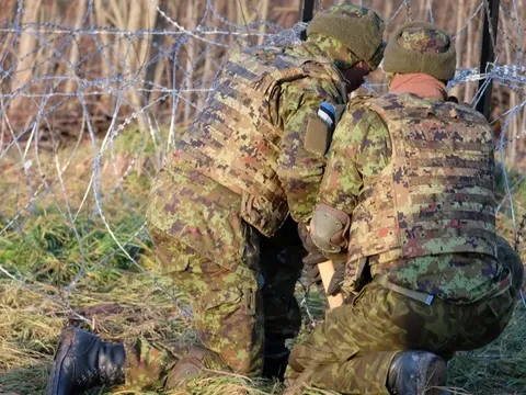 Quốc gia NATO ở Baltic xây tuyến phòng thủ dài 100 km dọc biên giới với Nga