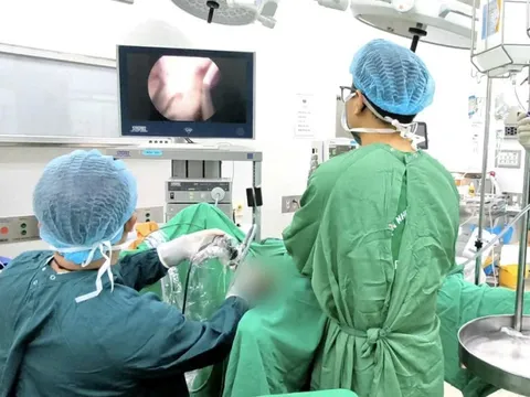 Suýt nguy hiểm tính mạng vì trì hoãn phẫu thuật khối u tuyến tiền liệt nặng gần nửa ký