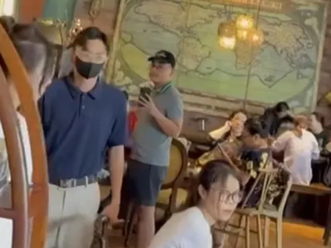 "Tổng tài" đến xin lỗi nhân viên tiệm cà phê bị tấn công: Mẹ nạn nhân lên tiếng