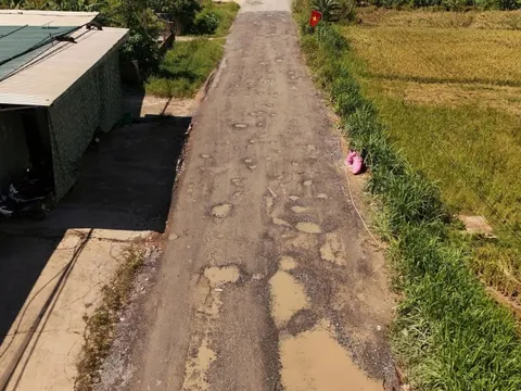 Tuyến huyết mạch gần 60 tỷ đồng biến thành "con đường đau khổ"