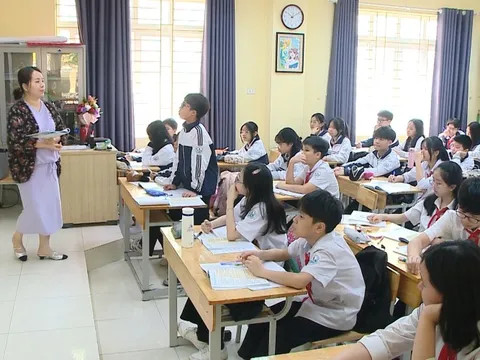 Lạm thu núp bóng 'quỹ trường, quỹ lớp': Phụ huynh bức xúc, cần siết chặt giám sát