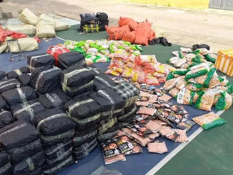 Tuyên Quang: Tạm giữ hơn 3 tấn thực phẩm không rõ nguồn gốc