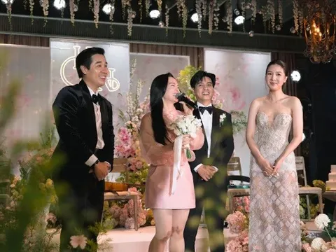 Nhật Kim Anh bắt được hoa cưới của vợ chồng Hồ Quang Hiếu