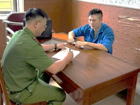 Khởi tố đối tượng thuê xe ô tô tự lái mang đi cầm cố, làm giả sổ đỏ để vay tiền