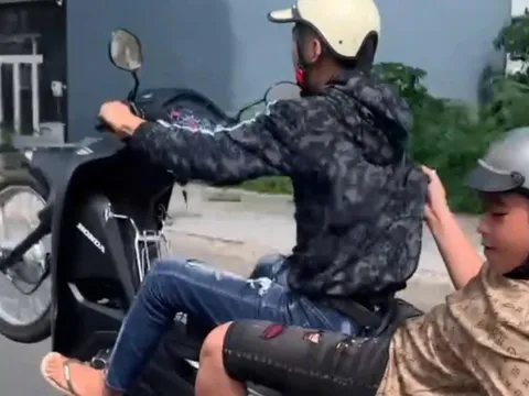 Xử lý 2 thiếu niên "bốc đầu" xe máy để quay clip đăng TikTok