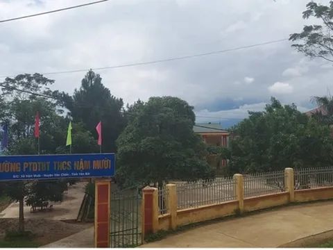Đau xót: Trụ cổng trường đổ khiến 2 anh em ruột tử vong
