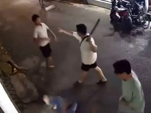 Điều tra vụ 2 kẻ côn đồ cầm gậy tấn công nạn nhân đến ngất xỉu