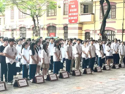 Hơn 4.900 học sinh thi chọn học sinh giỏi thành phố các môn văn hóa lớp 12