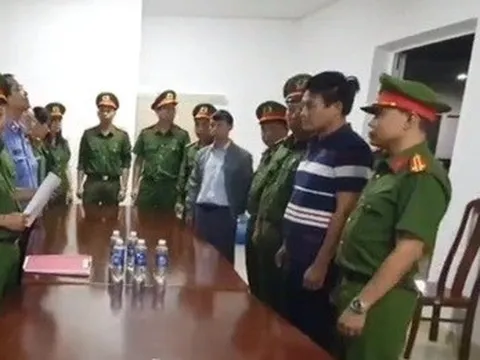 Bắt tạm giam 2 trưởng khoa trong vụ máy tán sỏi hỏng vẫn chữa bệnh, thu tiền