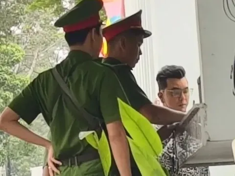 Vụ nhóm Ngũ Hổ Tướng bị PA05 mời làm việc: Ưng Hoàng Phúc đã có mặt tại trụ sở Công an TP.HCM