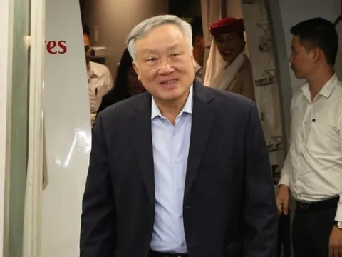 Phó Thủ tướng Nguyễn Hòa Bình tới UAE