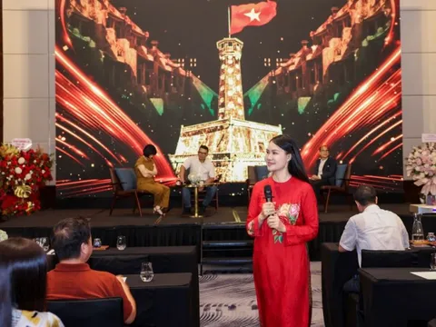 NSND Mai Hoa đưa khán giả “dạo chơi”, thưởng thức vị thu Hà Nội với album “Hà Nội cờ hoa”