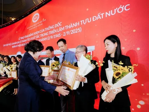 OCB vinh dự nhận Bằng khen tham gia Triển lãm Thành tựu đất nước