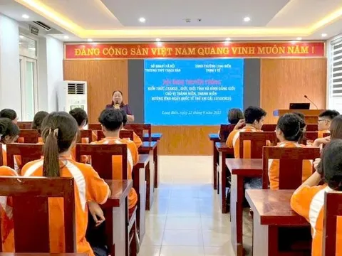 Phường Long Biên tuyên truyền chăm sóc sức khỏe sinh sản vị thành niên cho học sinh