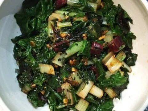 Loại rau được đánh giá "tốt bậc nhất thế giới", hoá ra là rau quen thuộc rẻ bèo bán đầy chợ Việt
