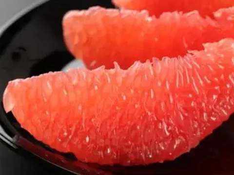 Người phụ nữ 40 tuổi nhập viện cấp cứu vì ăn bưởi kiểu này