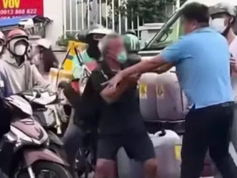 Vụ tài xế ô tô hành hung cụ ông U80 sau va chạm giao thông: Đã khởi tố bị can