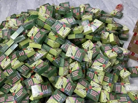 Huế: Khởi tố 3 đối tượng sản xuất hàng trăm chai dầu gội giả