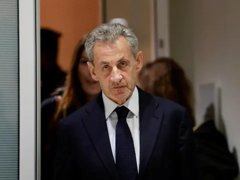 Cựu Tổng thống Pháp Sarkozy lãnh án 5 năm tù
