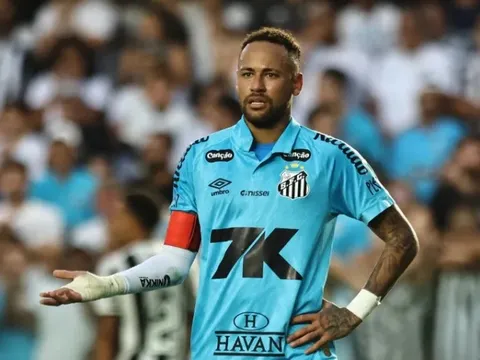 Lời kêu gọi bất ngờ của Ronaldo dành cho HLV Ancelotti về Neymar