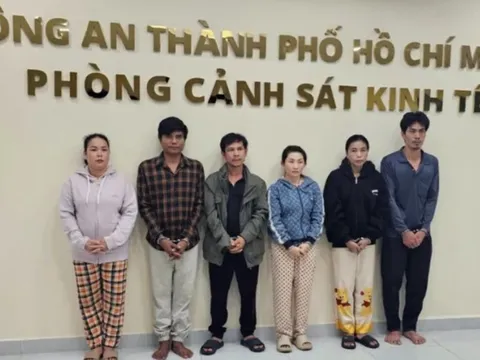 Khởi tố 6 đối tượng trong đường dây sản xuất nước tẩy rửa giả nhãn hiệu quy mô lớn