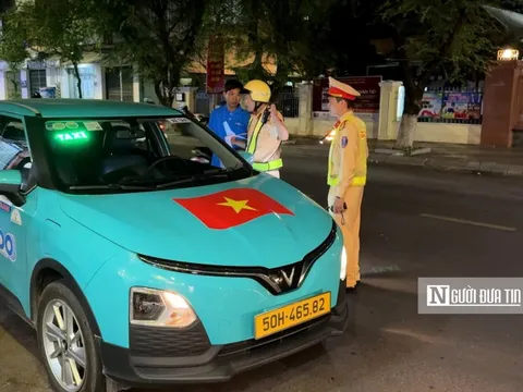 "Bát nháo" taxi điện ở Gia Lai-Bài 1: Xe không đèn, tài xế không giấy phép