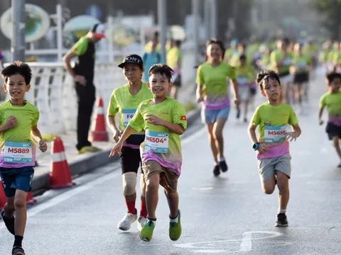 Gần 2.000 vận động viên tranh tài tại giải chạy “Run for Love” của Vietnam Airlines