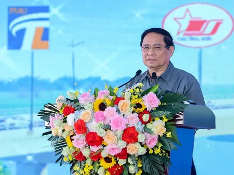 Thủ tướng: Khai thác cầu Phong Châu xứng đáng với mong mỏi của người dân