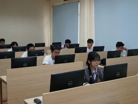 Bản tin 28/9: Từ năm 2027, thi tốt nghiệp THPT trên máy tính ở nơi đủ điều kiện